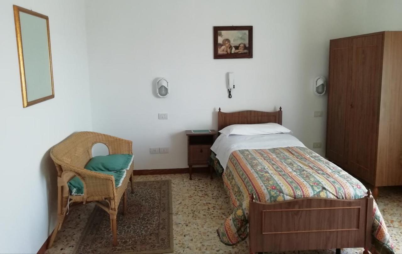 Albergo La Torre Radicofani Exterior photo